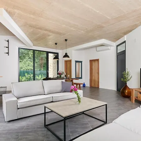 Villa Unique Design Doris