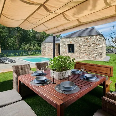 Villa Unique Design Doris